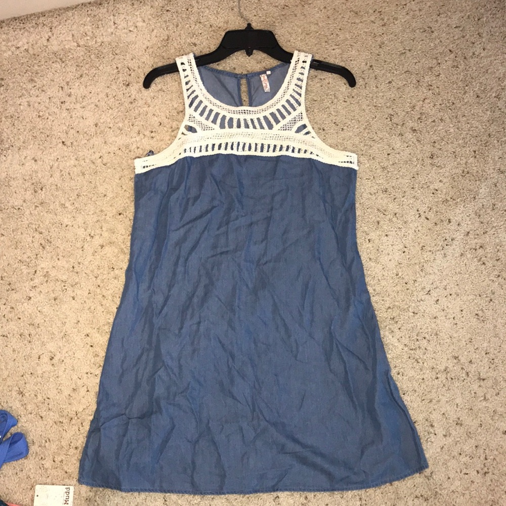 Detailed Top Dress